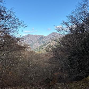 浦安峠からの加入道山と大室山