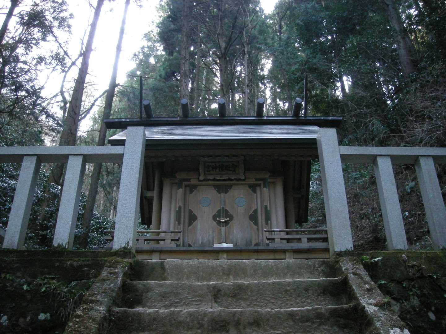 山頂下のかびれ神宮