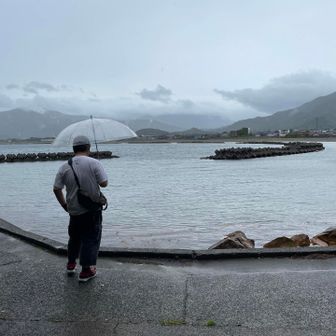 海に降る雨はなぜか癒される🌧️