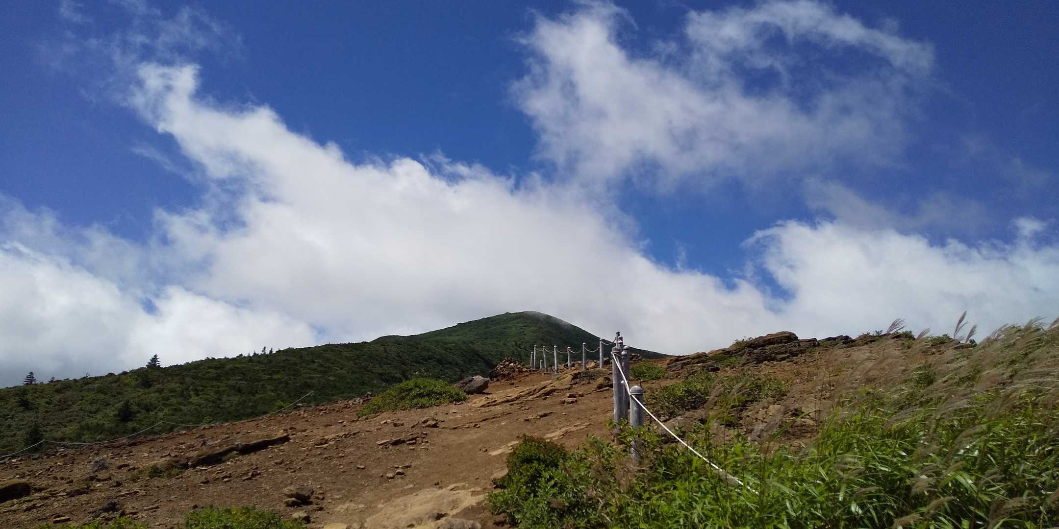 目指す刈田岳。
雲が早い❗️風が強い‼️