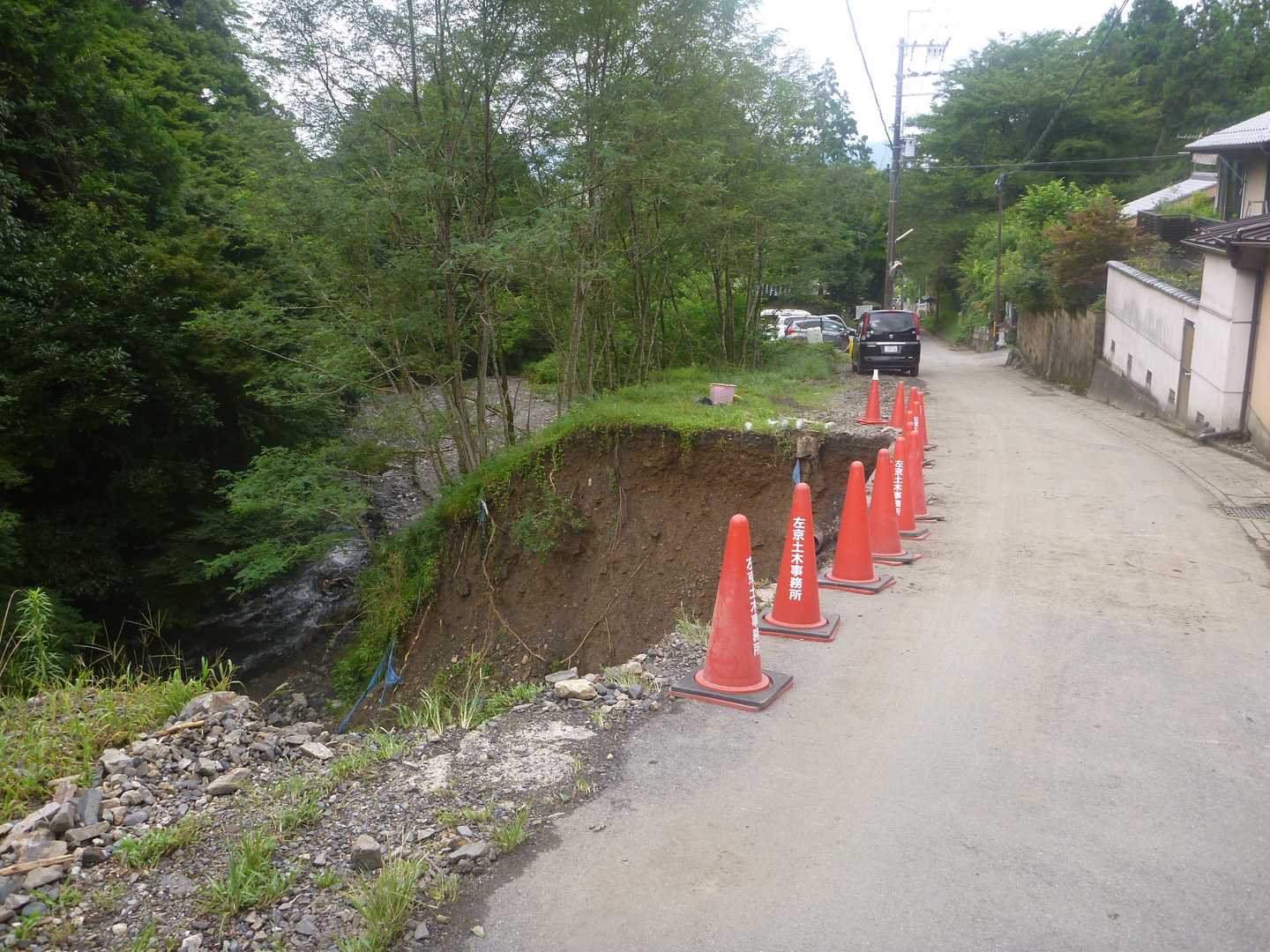 麓の道路も崩落している処があった。
民家には被害がなかったようで良かった