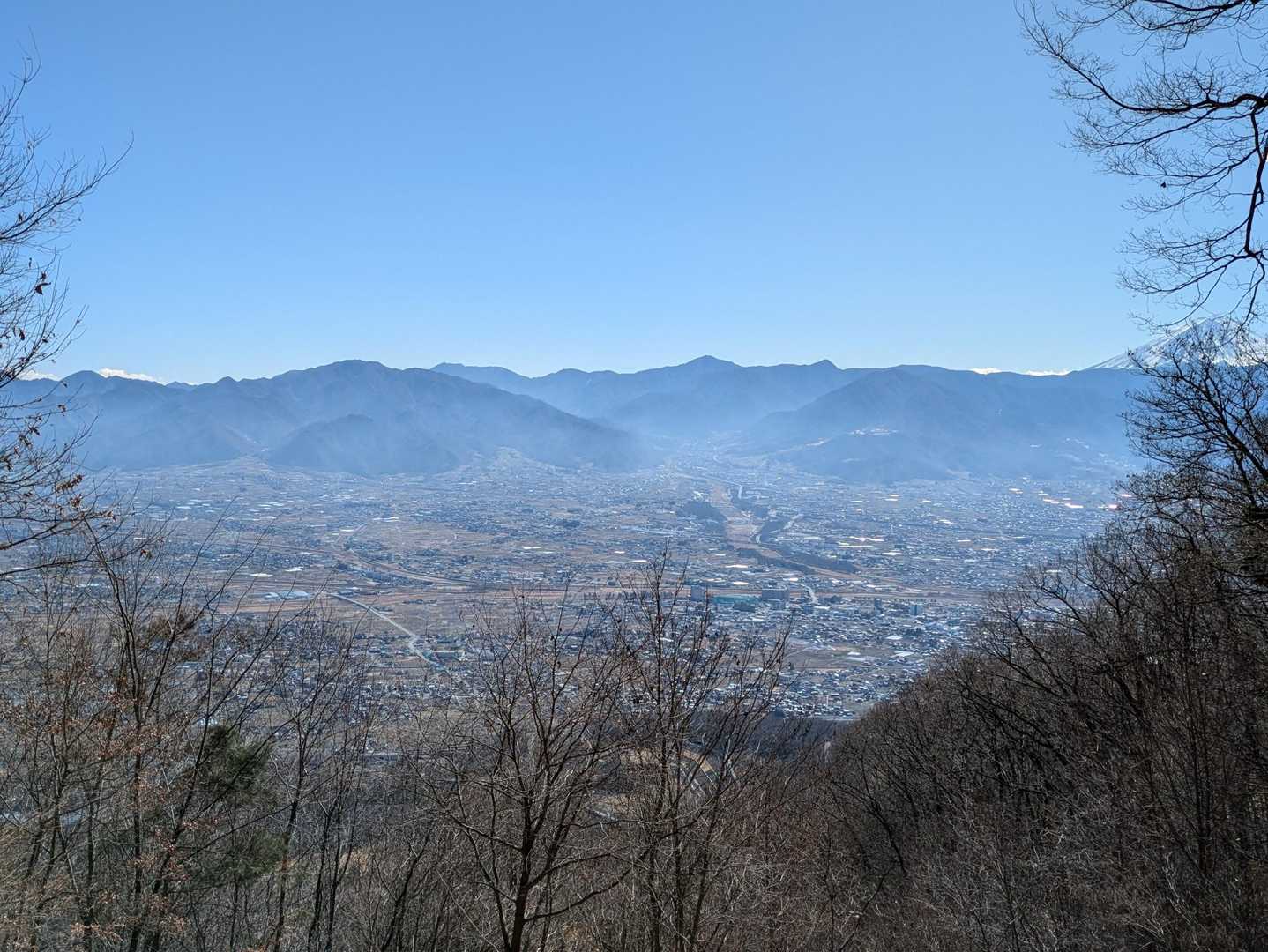 左手から
三つ峠～釈迦が岳～黒岳～大栃山～節刀ヶ岳