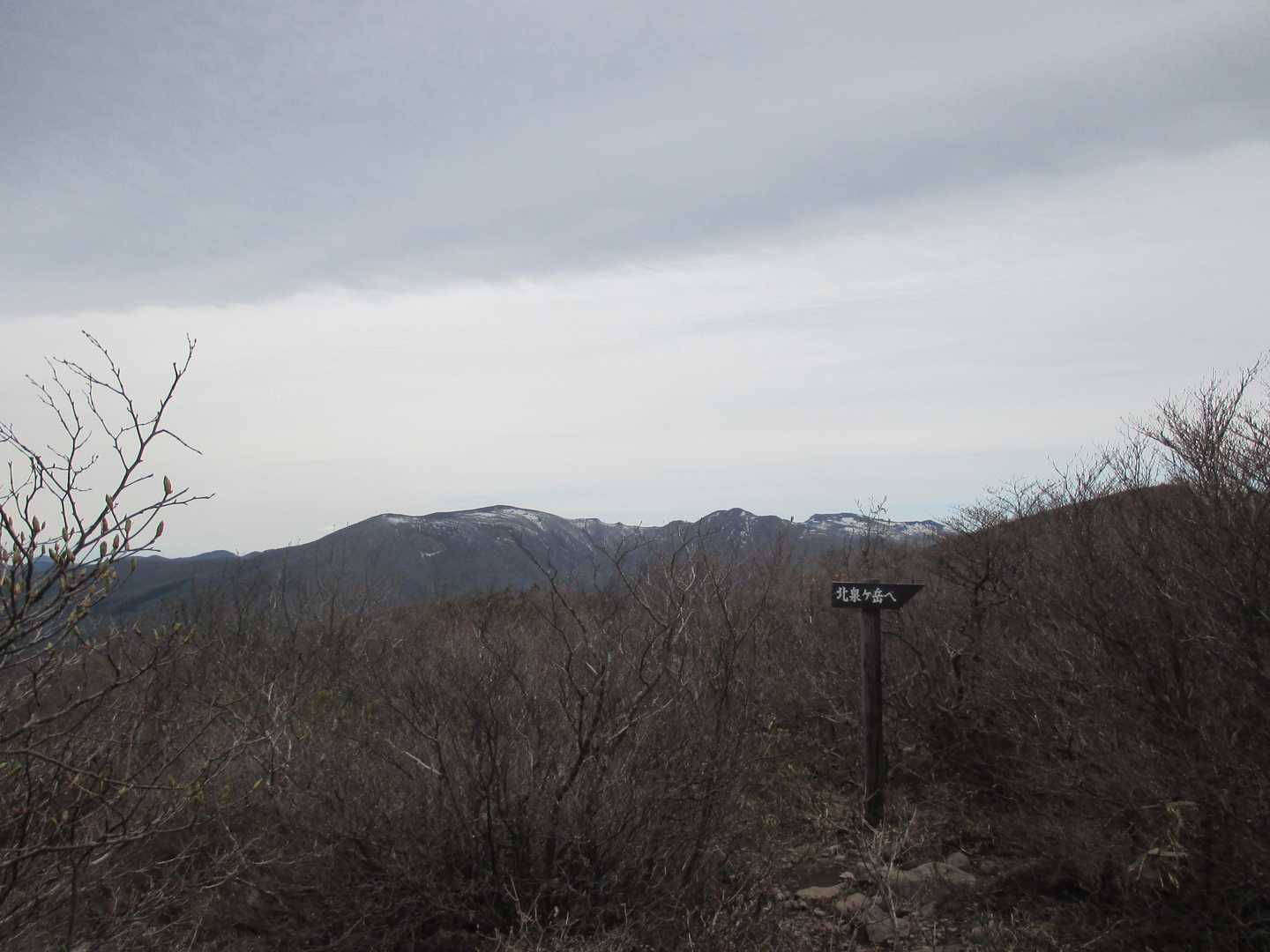 舟形山を見ながら