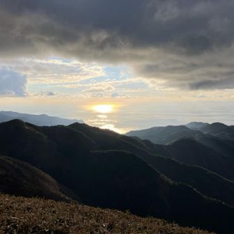 達磨山山頂から
今日は水平線に沈む太陽🌅が見えるかも⁉️