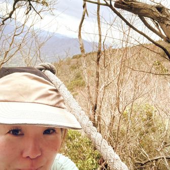 ロープを移動していると
いつの間にかきのこちゃんの頭の上に。
ごめんね、悪気は無いんだけど😂