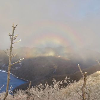 ん…？ブロッケン現象かな？彩雲かな？
と思ったらスッと消えてしまった。