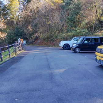 帰り際には自転車3台、自動車4台に増えていました。