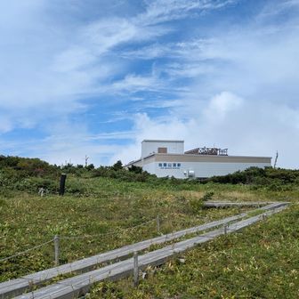 ロープウェイ山頂駅をあとにして
引き返します