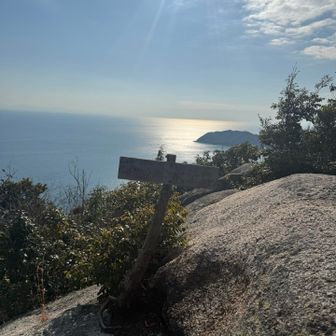 今回も同じコバルト展望台でモグモグタイム！
実は…
カップラーメン食べてる方を見た時から山の上でカップラーメンを食べて見たかッた！

今日、初めてそれを実行したのです！
ニヒッ✨