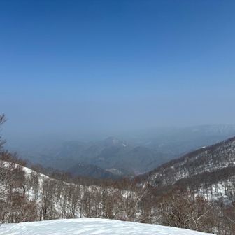 飯豊連峰も霞んでいる