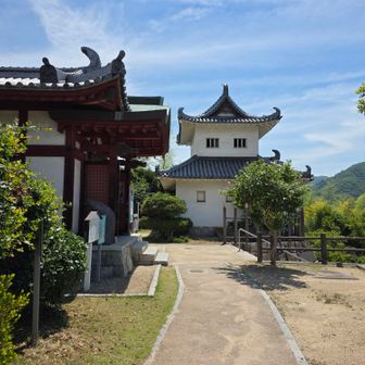 向こうは何があるの？
無料なので入ろ～
地域の祭りの写真・因島観光案内など
2階にも登れますよ