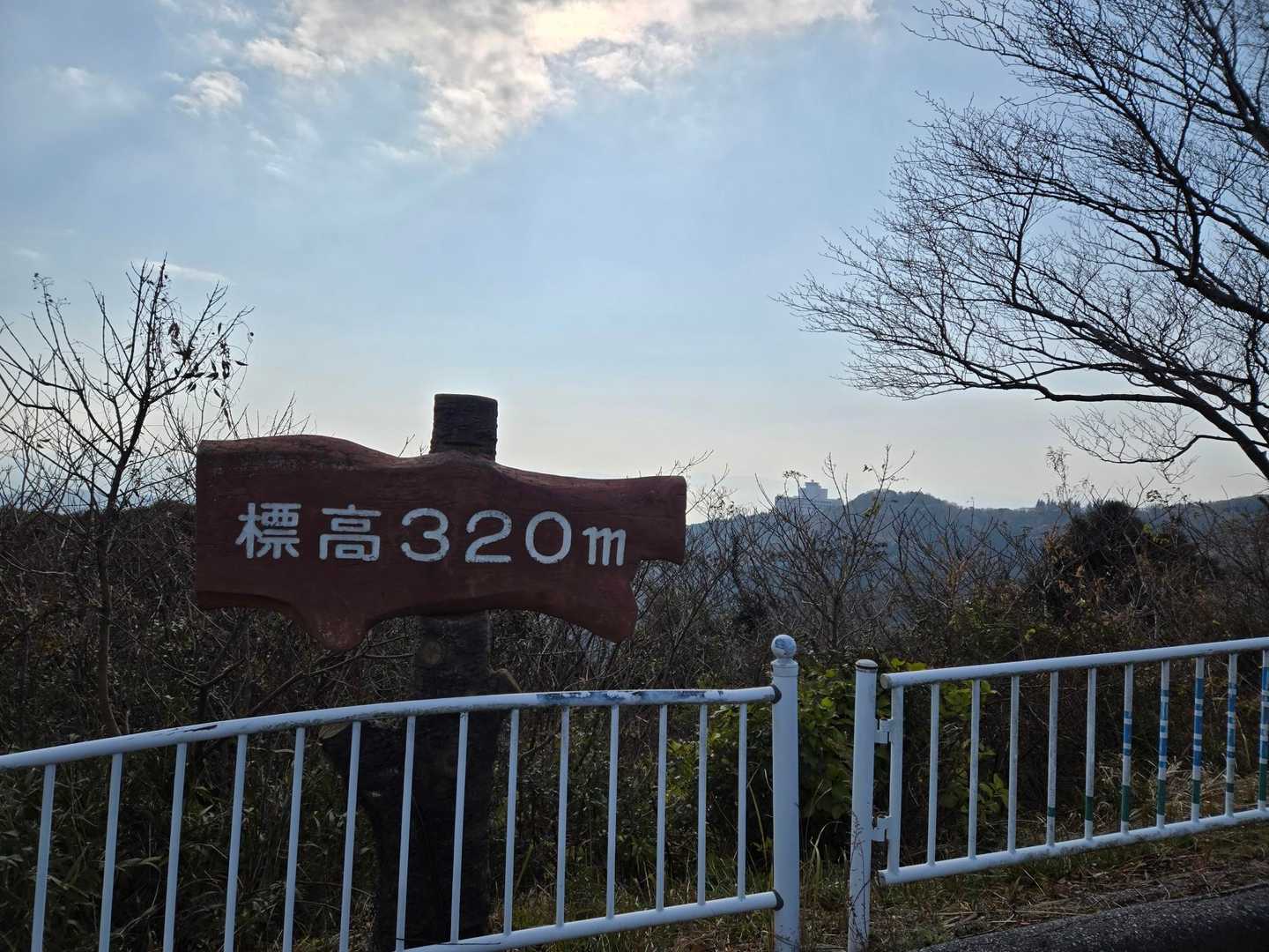 駐車場の標高です。1台もいませんでしたが