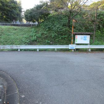 左へ
