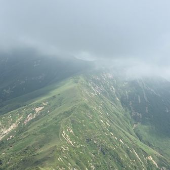 谷川岳方面の稜線