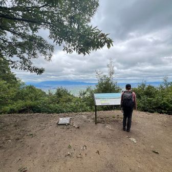 風もぬけて気持ち良い山頂