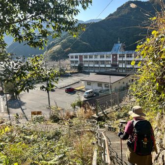 中学校🏫が見えてきました。
あと少しです
