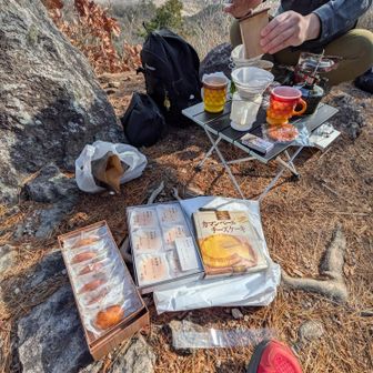 お決まりの山頂飯今日は、山頂おやつです！