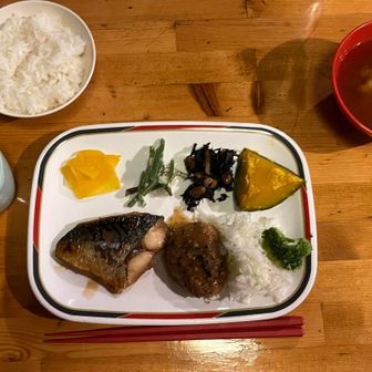 味噌が自家製だとか。
味噌煮、味噌汁美味しいはずです♪