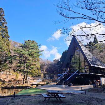 
カフェ☕のシェールミエールの前
オープン直前の冬季の平日  誰もいません