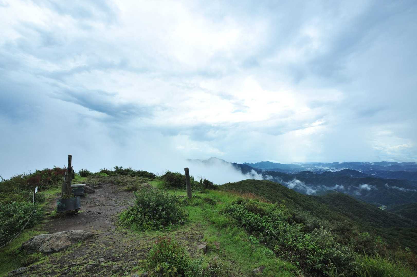 ⛰️🌫️