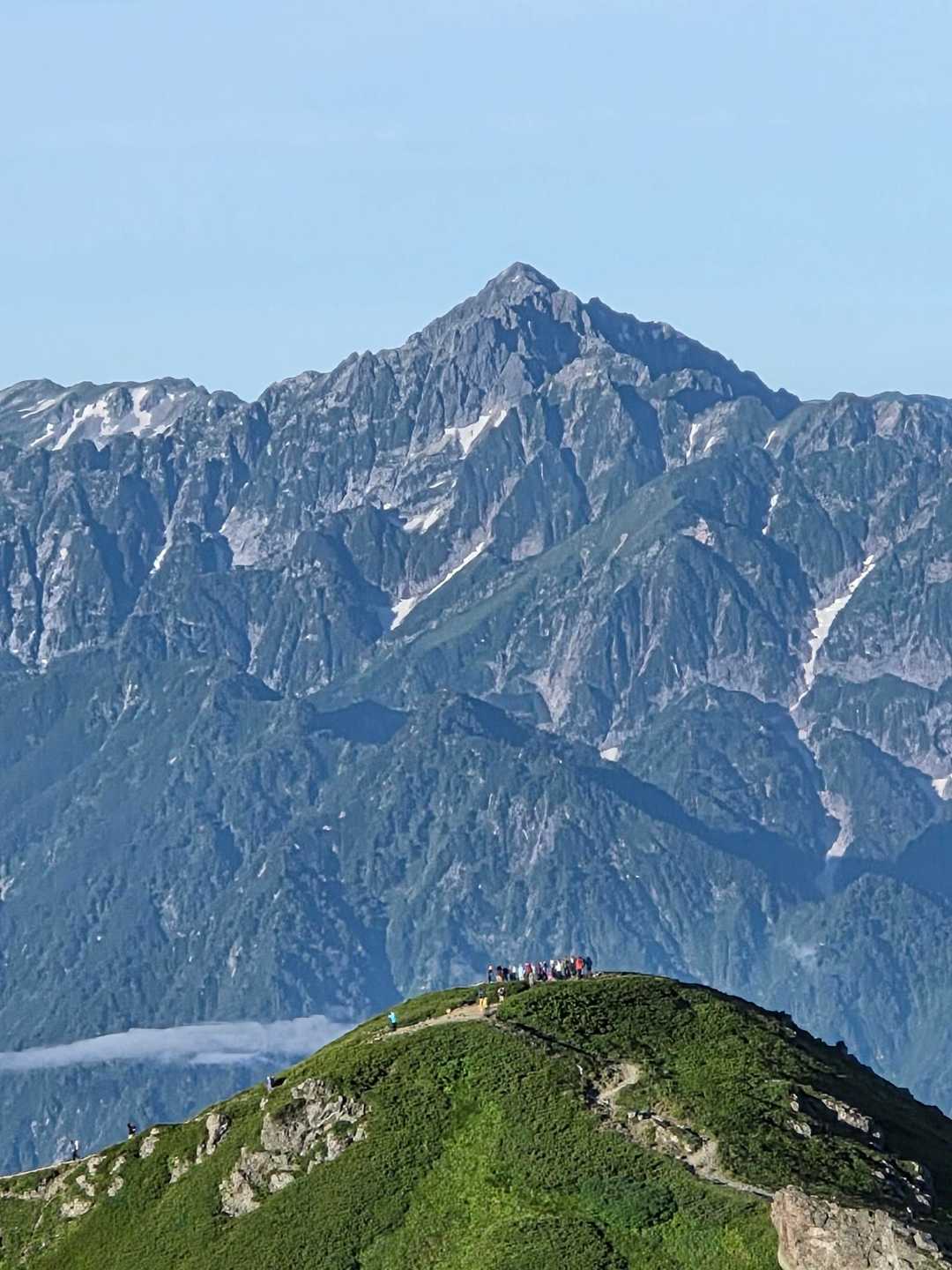 丸山と劔岳｡丸山には人がたくさん～🧍