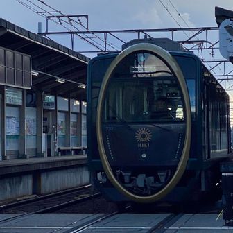 な、なんだ‼️
このカッケー電車は🚃
銀河鉄道999に出てきそう。