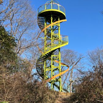 鳶尾山展望台です
結構高くて17メートルぐらいあるらしいです