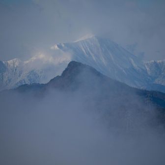 米山城址へ移動。霧海が気温上昇とともに暴れてきた