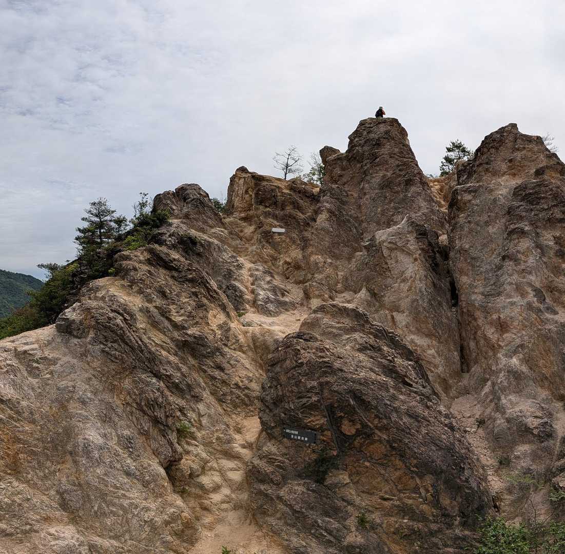 怖くはないけど、ちょっと横の岩とかに踏み出すと、落ちそう