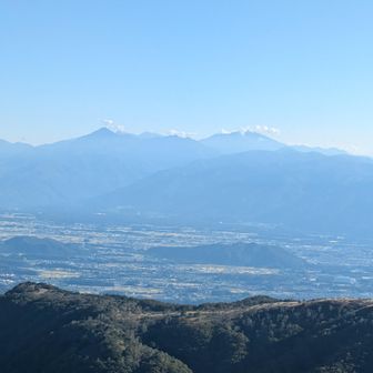南アルプスの北方の山が見えます