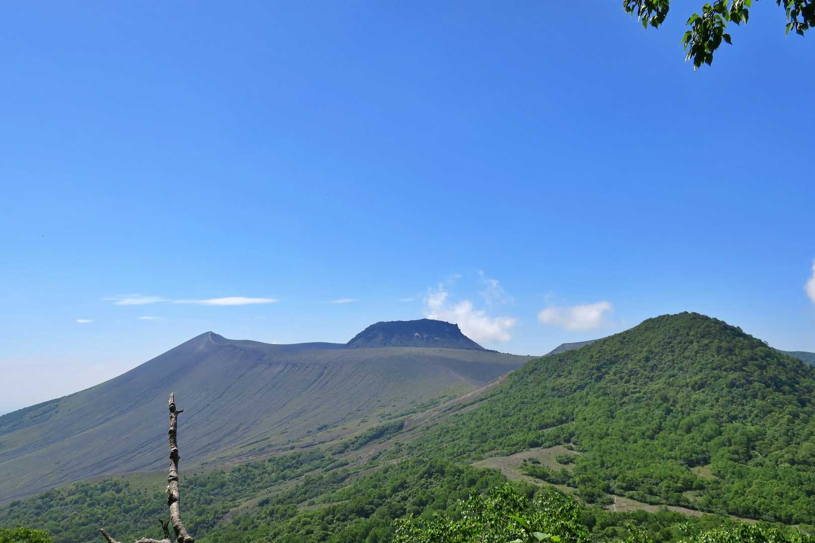 振り向けば樽前山。