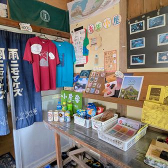 小屋内の様子📸
軽食が11時からだったので待つことにしました