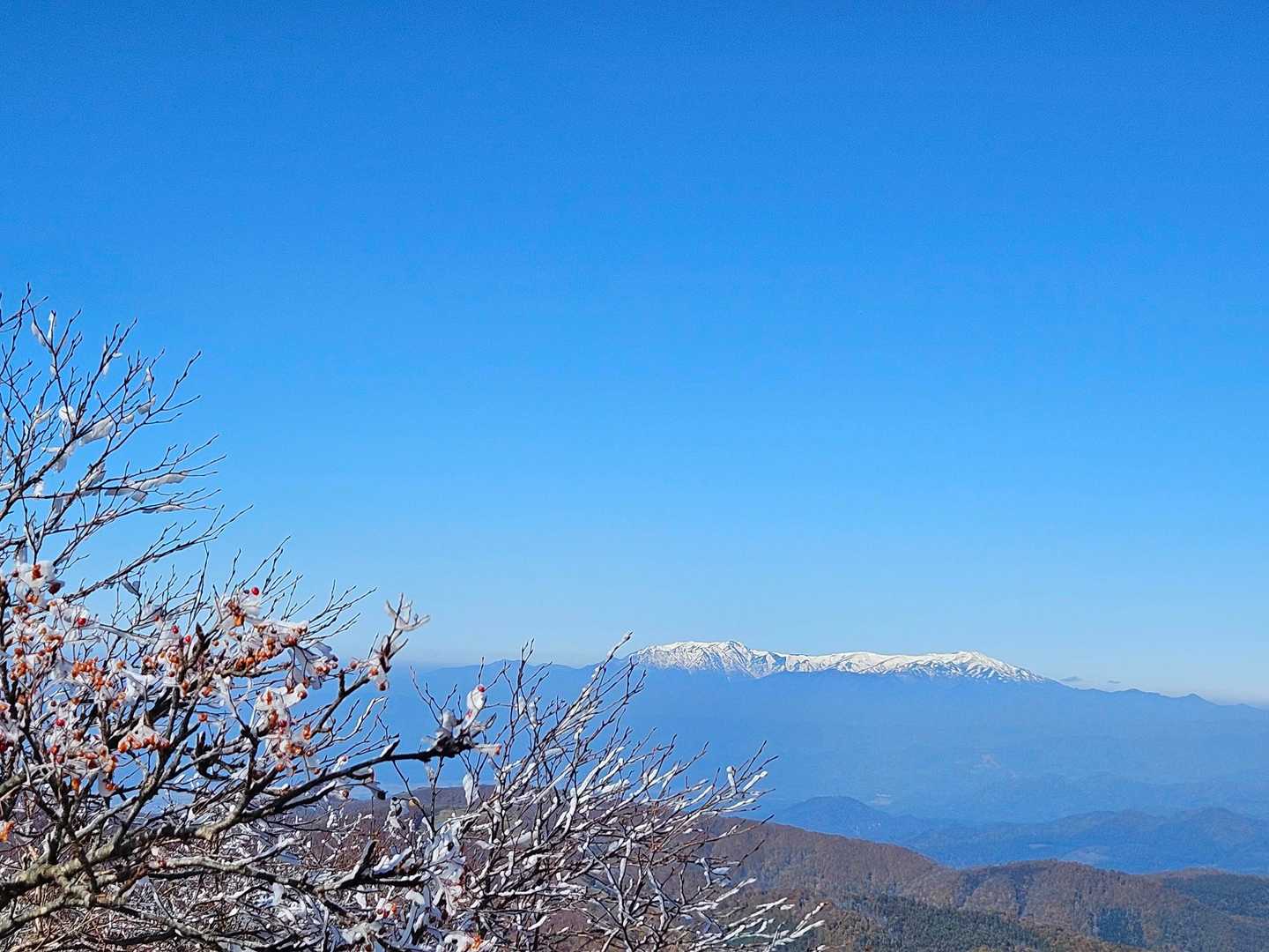 今日は飯豊山も良く見える