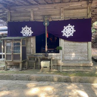 不動寺の敷地内（この日は法要が行われていてたくさんの方々がいらした）