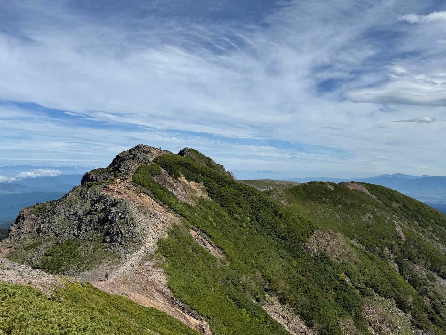 硫黄岳に続く稜線