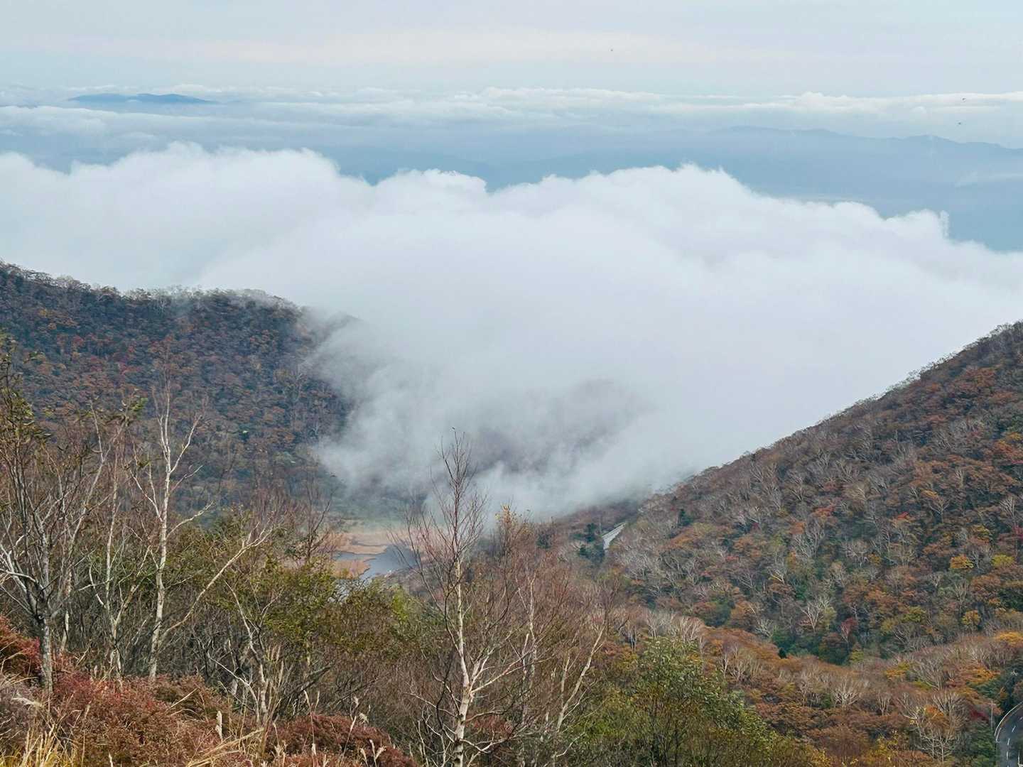 鳥居峠が隠れちゃった
滝雲っていう現象らしいです
すごくキレイだった〜😁