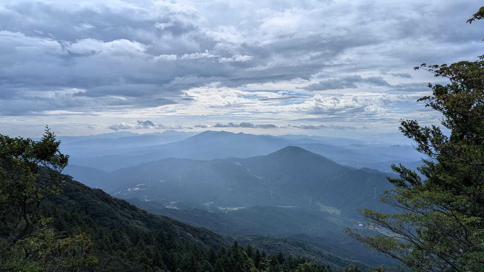 朝は真っ白だったけど、
宝満山山頂も雲が取れていい景色でした。
