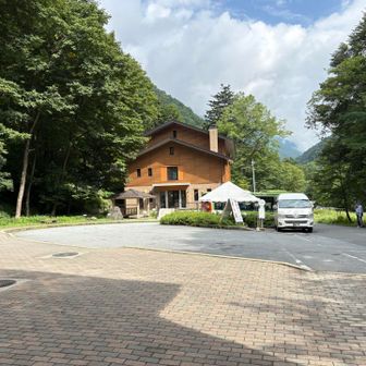 2時半前、下山しましたが次の市バスは４時半だったかな。
2時間も待つのー💦
乗合タクシーは集まれば出発すると言うので、乗合タクシーにします。
30分程待って3人しかいませんでしたが、出発してくださいました。