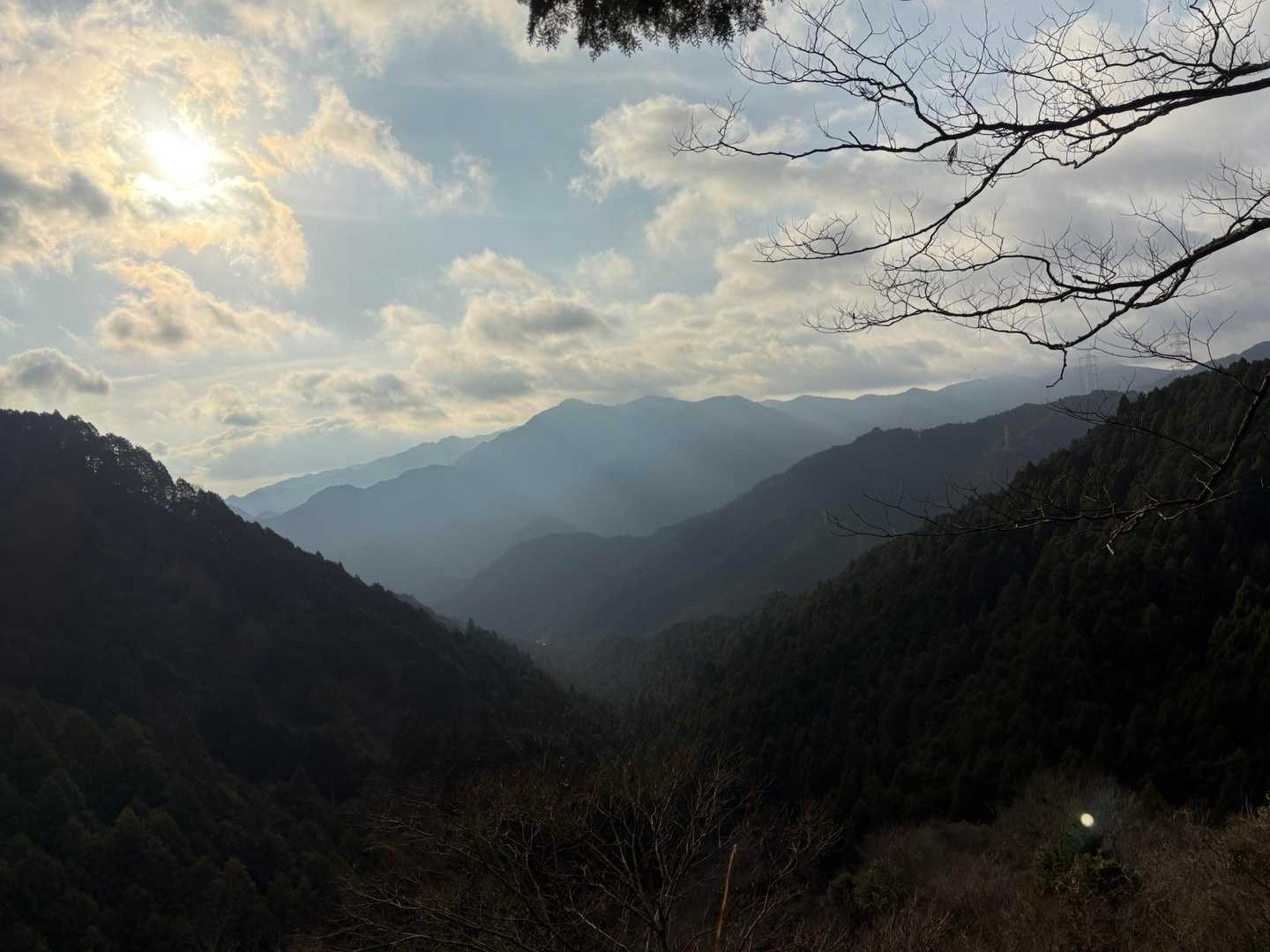 経ヶ峰方面👀
朝日と朝もやも相まって幻想的でした🎵