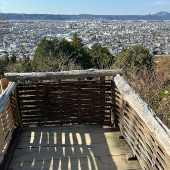展望台からは島田市街地

右には粟ヶ岳の"茶"の文字が見えました