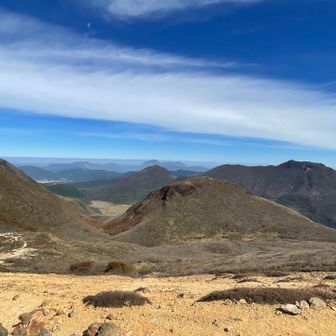 おじさんから山の説明を受けました。
平治岳、坊がツルなど⛰️⛺️
