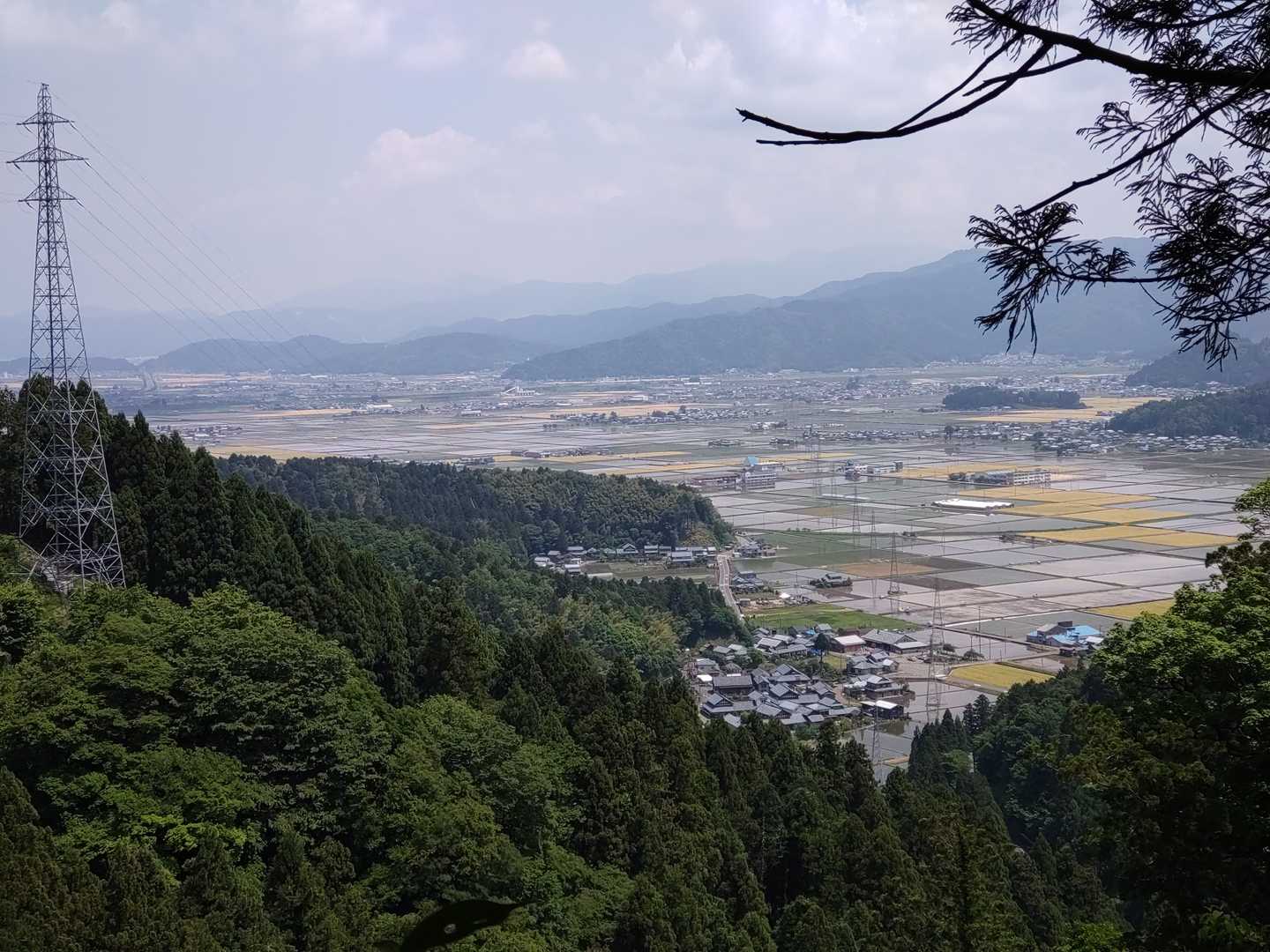 榎坂峠を文殊山方面へ、鉄塔からの眺め