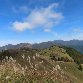 歩いてきた稜線
山が真っ赤になるみたいですよ🍁