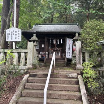 立岩山に麓にある水使神社…ここから山頂までの距離は近いはずだが急斜面だし道は整備されてなさそうなので今回はパスしました
反対側からの方が登りやすいようなので次回に回しました