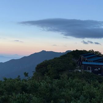 七倉岳へ向けて、少しだけ登るとこの景色