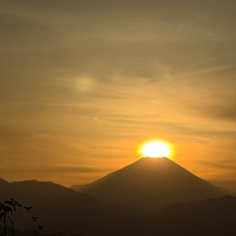 スマホで夕陽の撮り方、毎年調べようと思ってわすれてる😆

→調べたら一応やってた💦