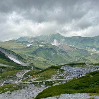 雄山登頂は明朝に延期として、室堂山荘へ向かいます