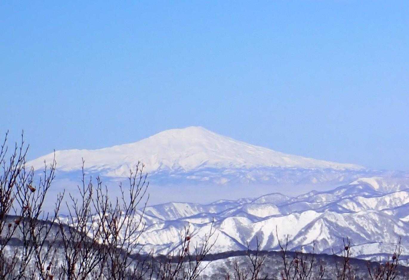 最高の眺望（かなり望遠ですが）鳥海山の雄姿！