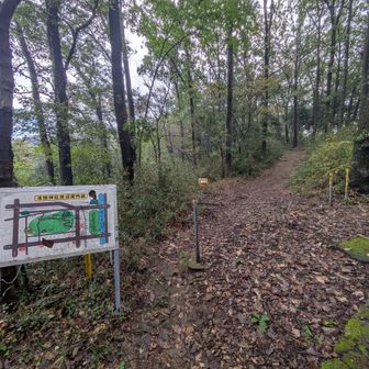 山際の住宅地から富士浅間山登山口へ。