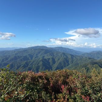 左から部子山、銀杏峰